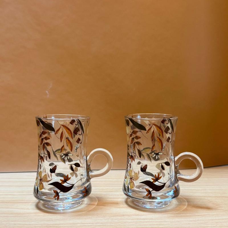 Tazza da tè in vetro con manico ad anello stampato vintage
