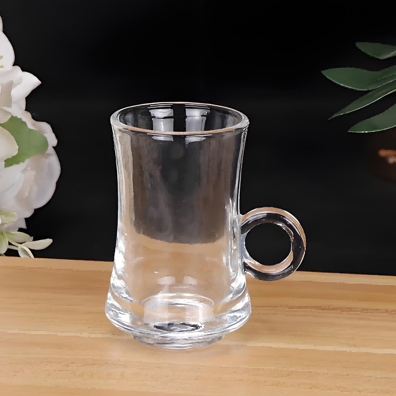 Tazza da tè in vetro con manico ad anello stampato vintage