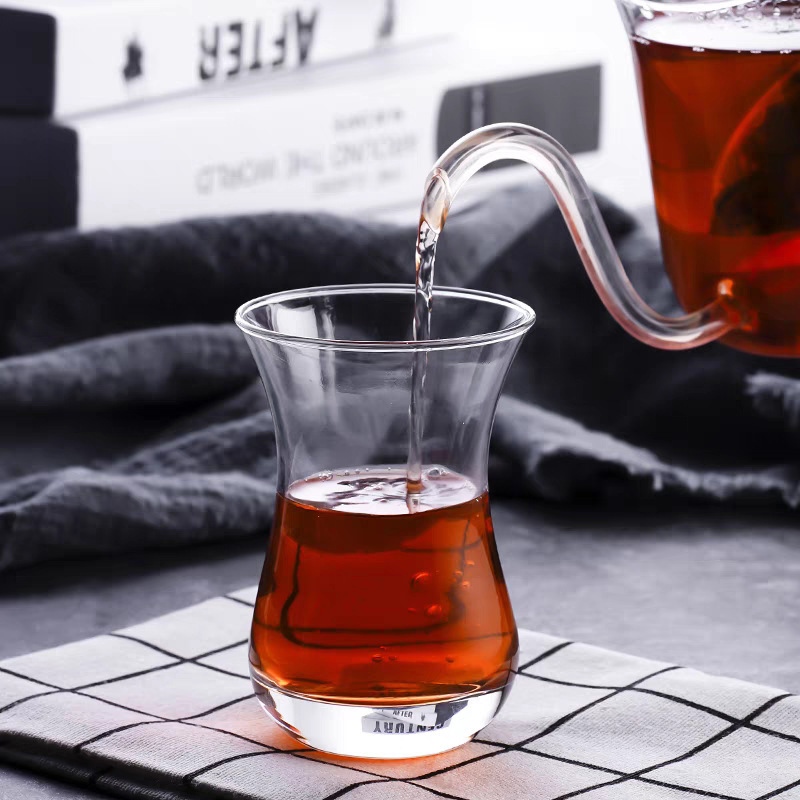 Tazza da tè turca in vetro a vita classica