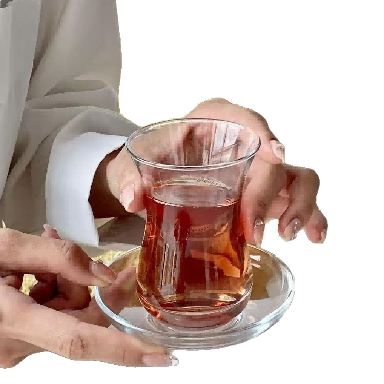 Tazza da tè turca in vetro a vita classica