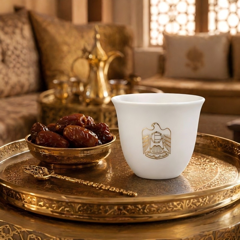 Tazza Cawa da caffè araba in porcellana dorata con goffratura personalizzata