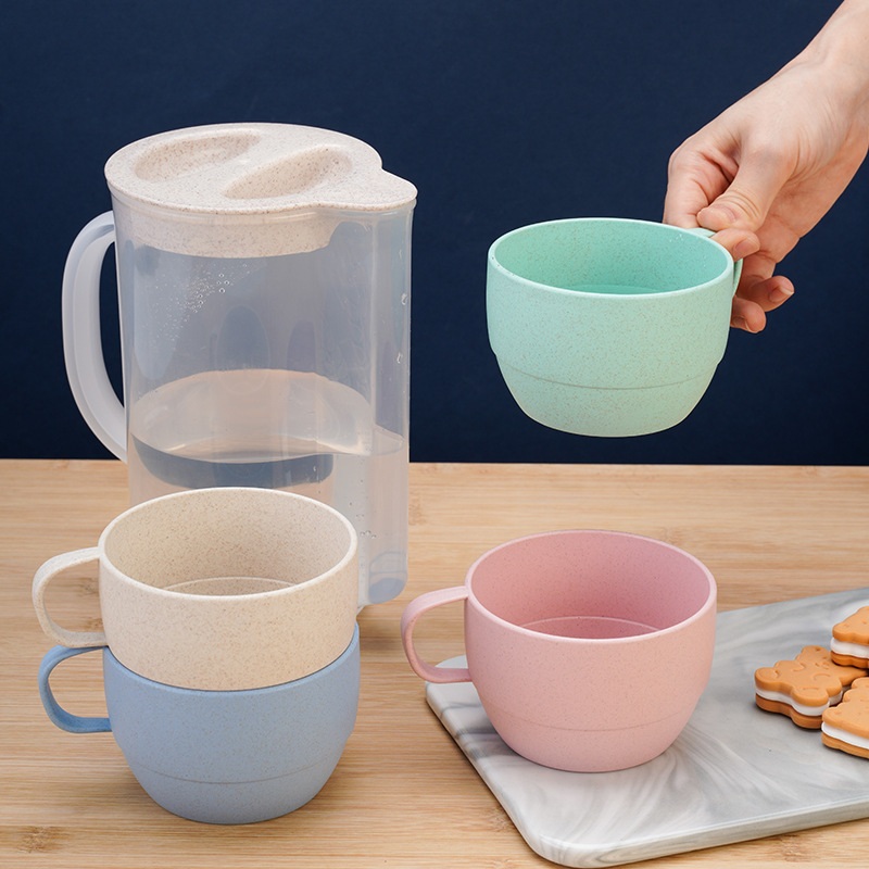 Set di brocche per acqua in paglia di grano con 4 tazze