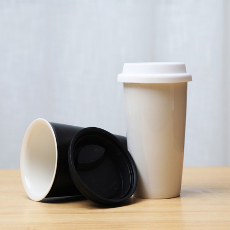 Tazza da viaggio in ceramica personalizzata da 350 ml con coperchio in silicone