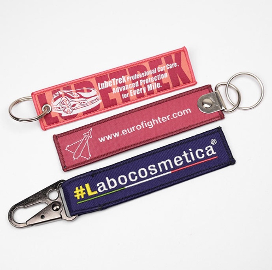 Portachiavi in tessuto ricamato personalizzato con moschettone