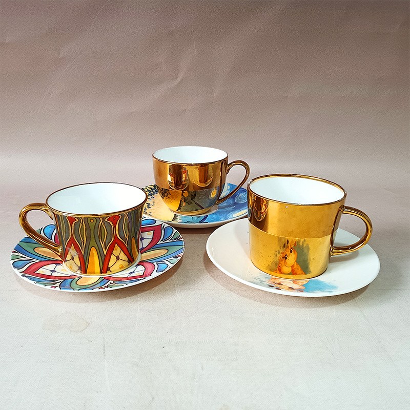 Set tazza e piattino in ceramica con riflesso a specchio