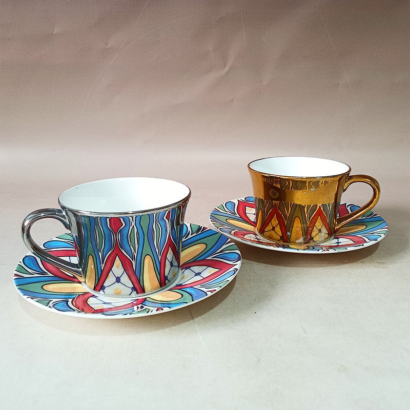 Set tazza e piattino in ceramica con riflesso a specchio