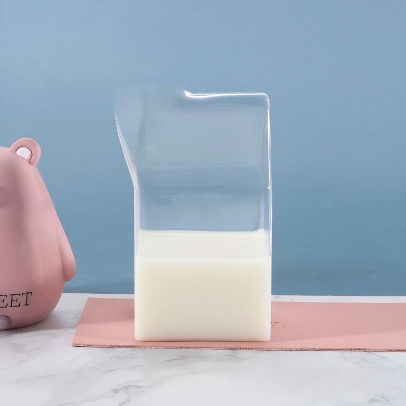 Brocca per il latte in vetro a forma di cartone