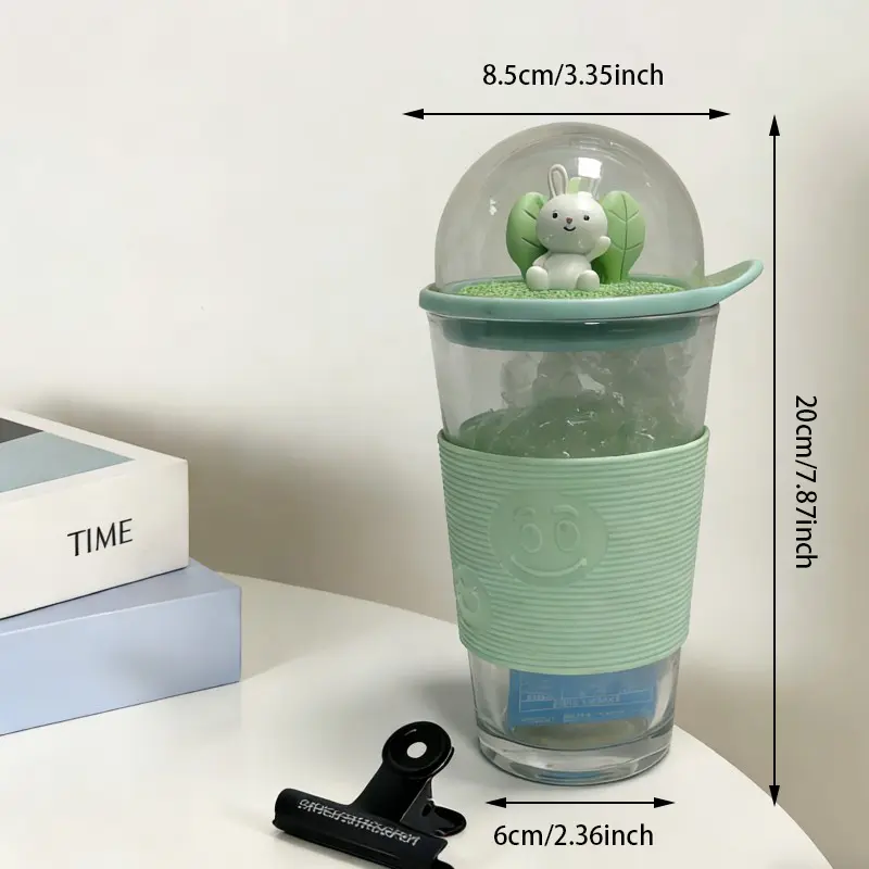 Bicchiere in vetro con cupola a forma di cartone animato con custodia in silicone