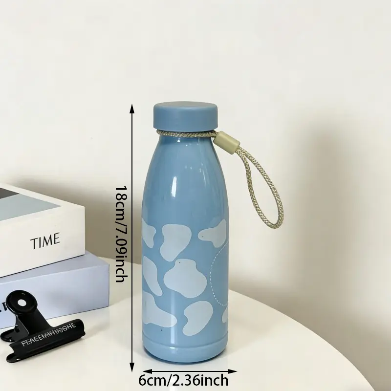Bottiglia d'acqua in plastica a forma di cola con stampa mucca