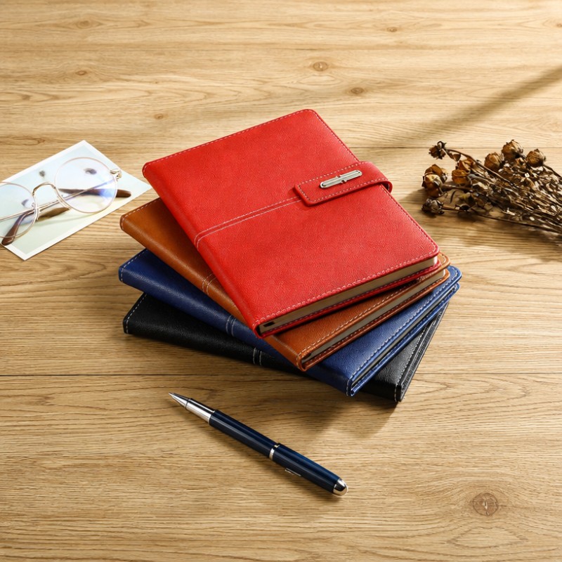 Taccuino con diario con logo personalizzato con copertina rigida in pelle PU con fibbia in metallo
