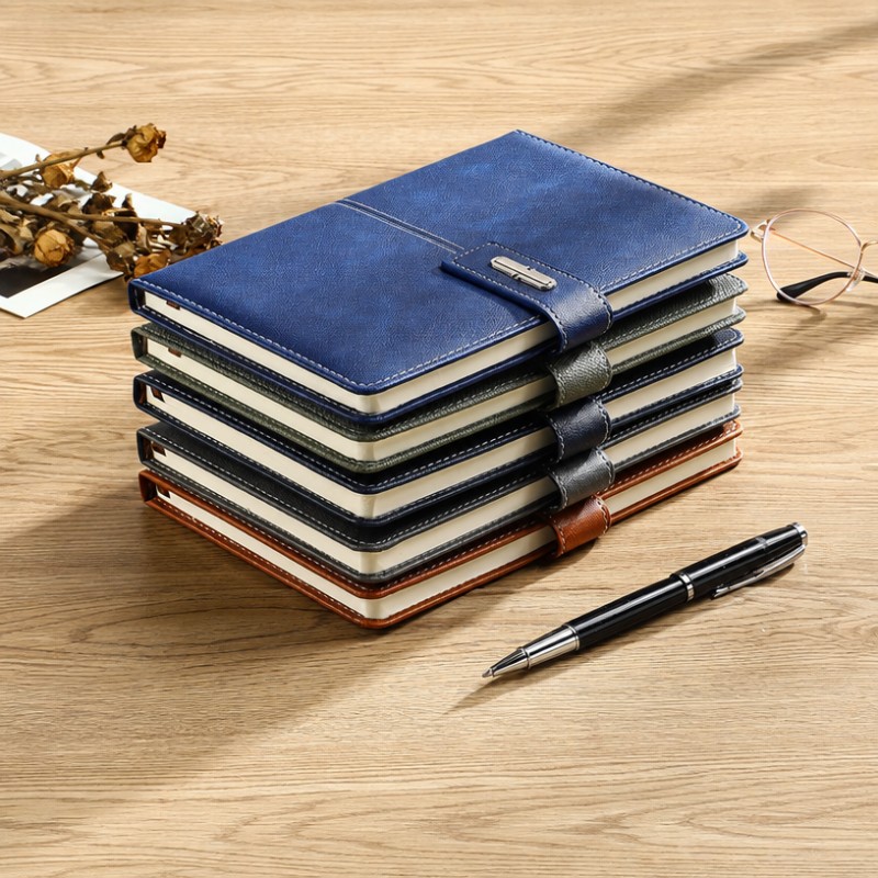 Taccuino con diario con logo personalizzato con copertina rigida in pelle PU con fibbia in metallo Taccuino con diario con logo personalizzato con copertina rigida in pelle PU con fibbia in metallo