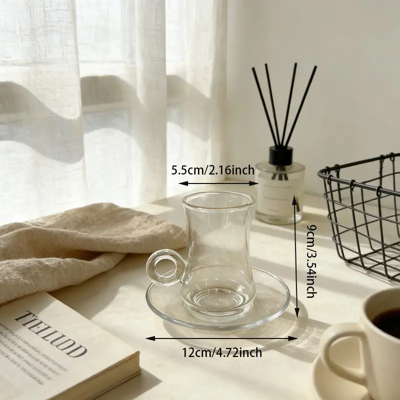 Bicchiere da caffè turco con manico ad anello e piattino