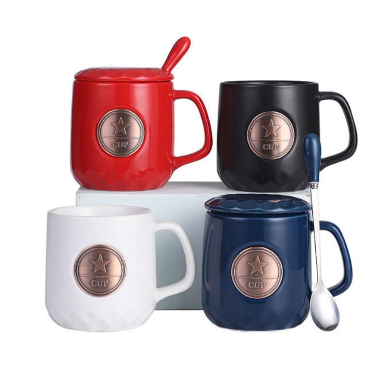 Tazza da caffè in ceramica da 400 ml con stemma in metallo Star con coperchio e cucchiaio